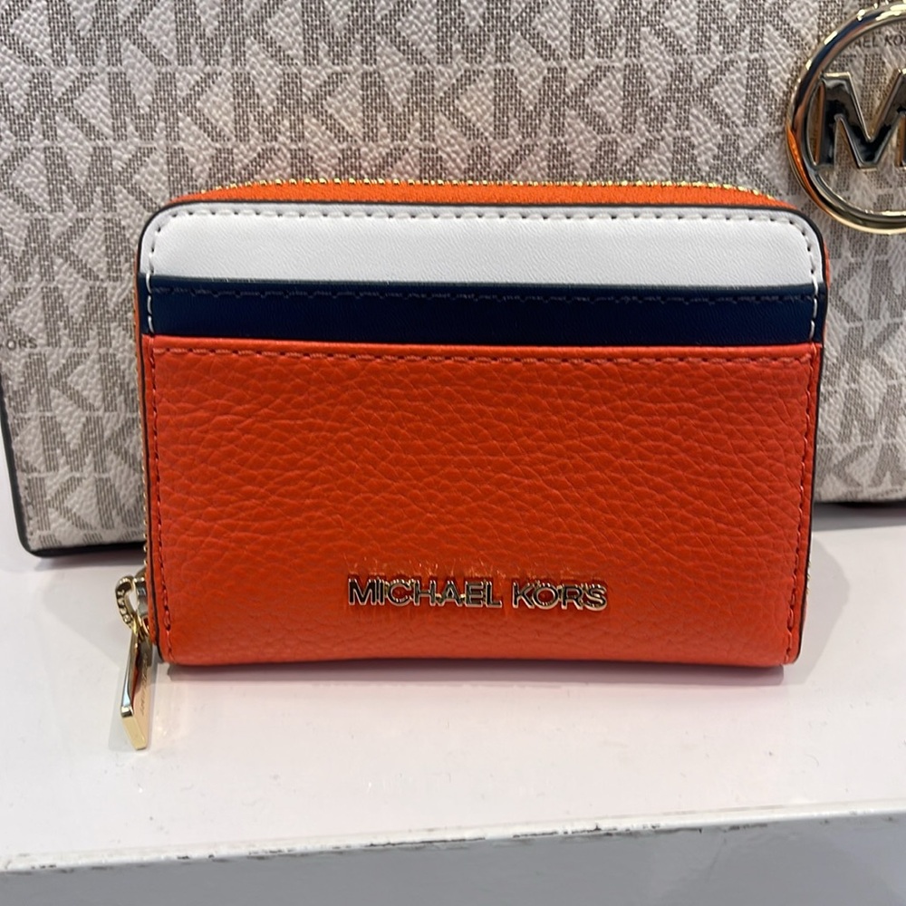 MICHAEL KORS Jet Set Travel Medium Color-Block Zip Around Wallet
Red Clay 
NWT - Picture 15 of 16